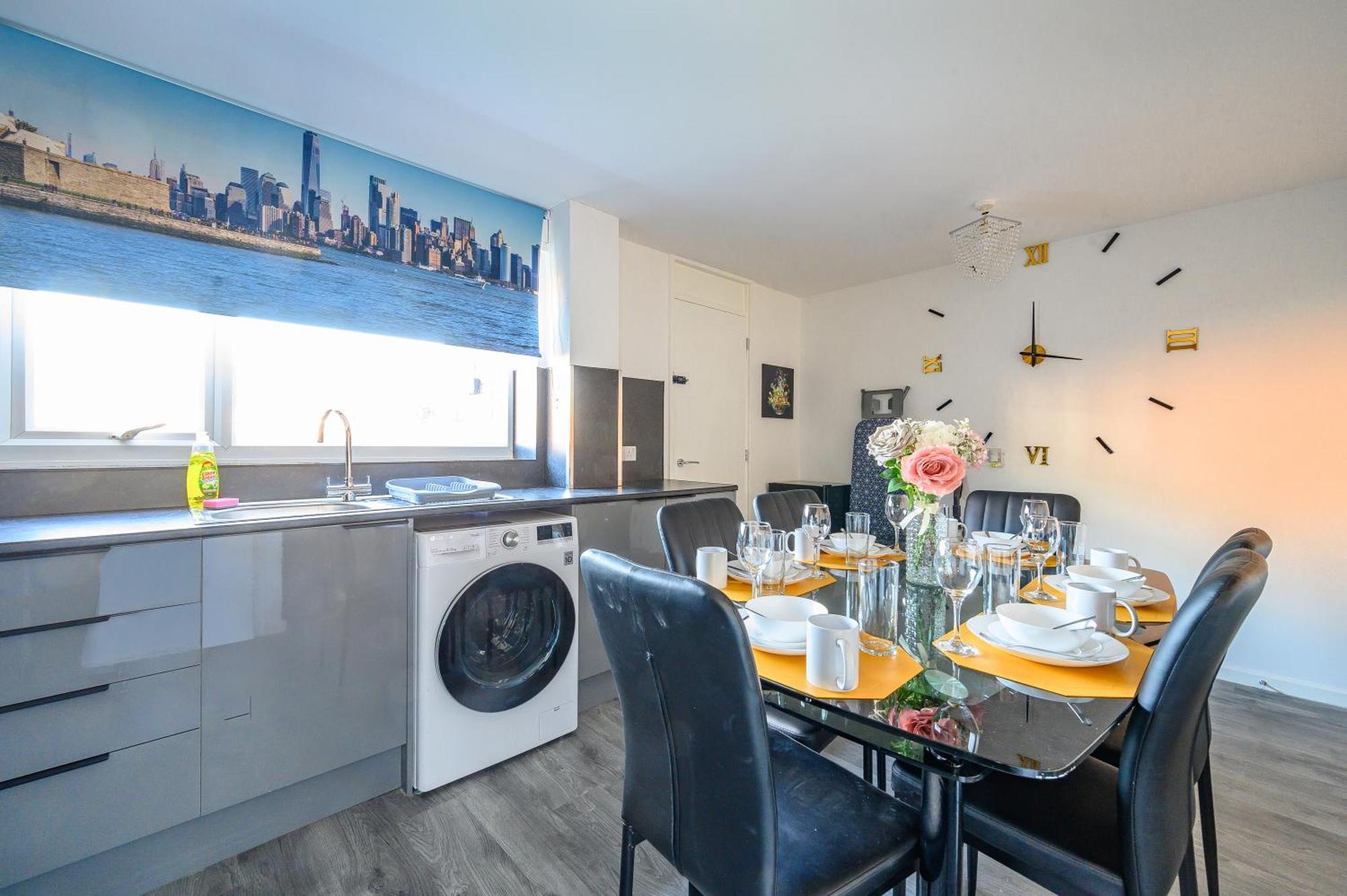 Homestay -rcgs- For Your Relaxed, Cosy Stay, Free Parking Leeds (West Yorkshire)